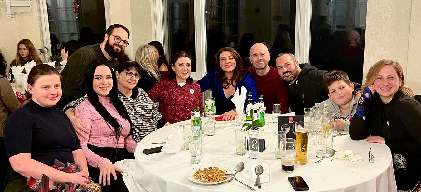 galleries/1742378757_christmasparty1.jpg
